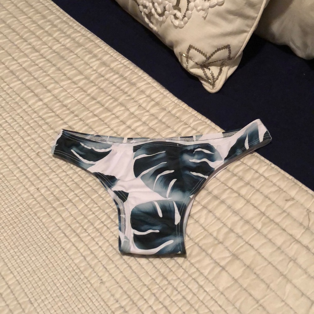 Tropical Leaf Print Cheeky Bikini Bottoms